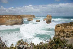About 67km west of Beauchamp Falls (12km east of Port Campbell) over the Great Ocean Road ended up being the Twelve Apostles, which we believed was the trademark attraction of the Great Ocean Road