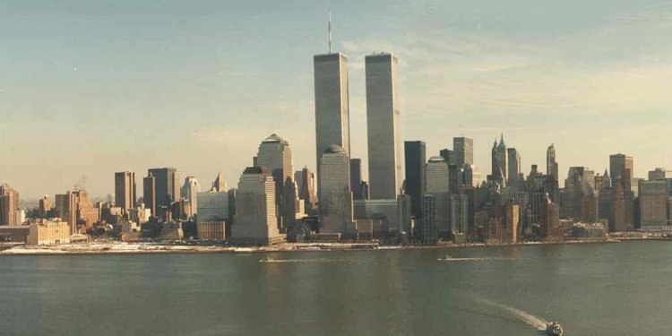 Walking Brooklyn Bridge at night