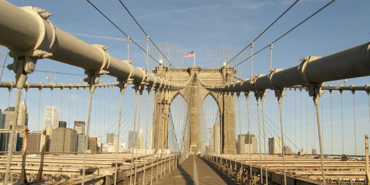 Brooklyn Bridge pedestrian walkway