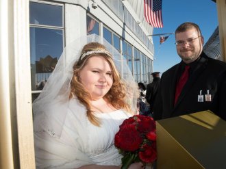 PHOTO: Jennifer Nodonly and Warren Sanders of Baltimore, Maryland tend to be married given that Empire State Building hosts Valentines Day Weddings, Feb. 14, 2016.
