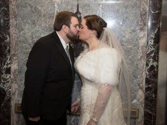 PHOTO: Stacey Price and Andrew Frye of Arlington, Va. tend to be married whilst the Empire State Building hosts Valentines Day Weddings, Feb. 14, 2016.