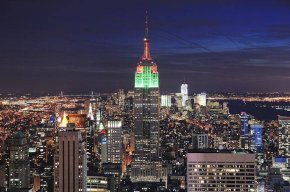 Picture of the Empire State Building and New york by night
