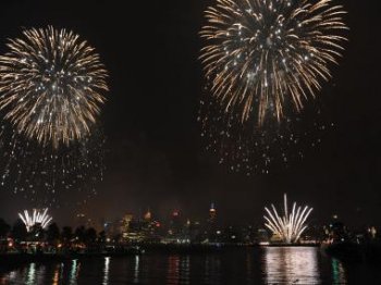 a number of roadways would be closed July 4 in Brooklyn Heights and DUMBO the annual fireworks show.